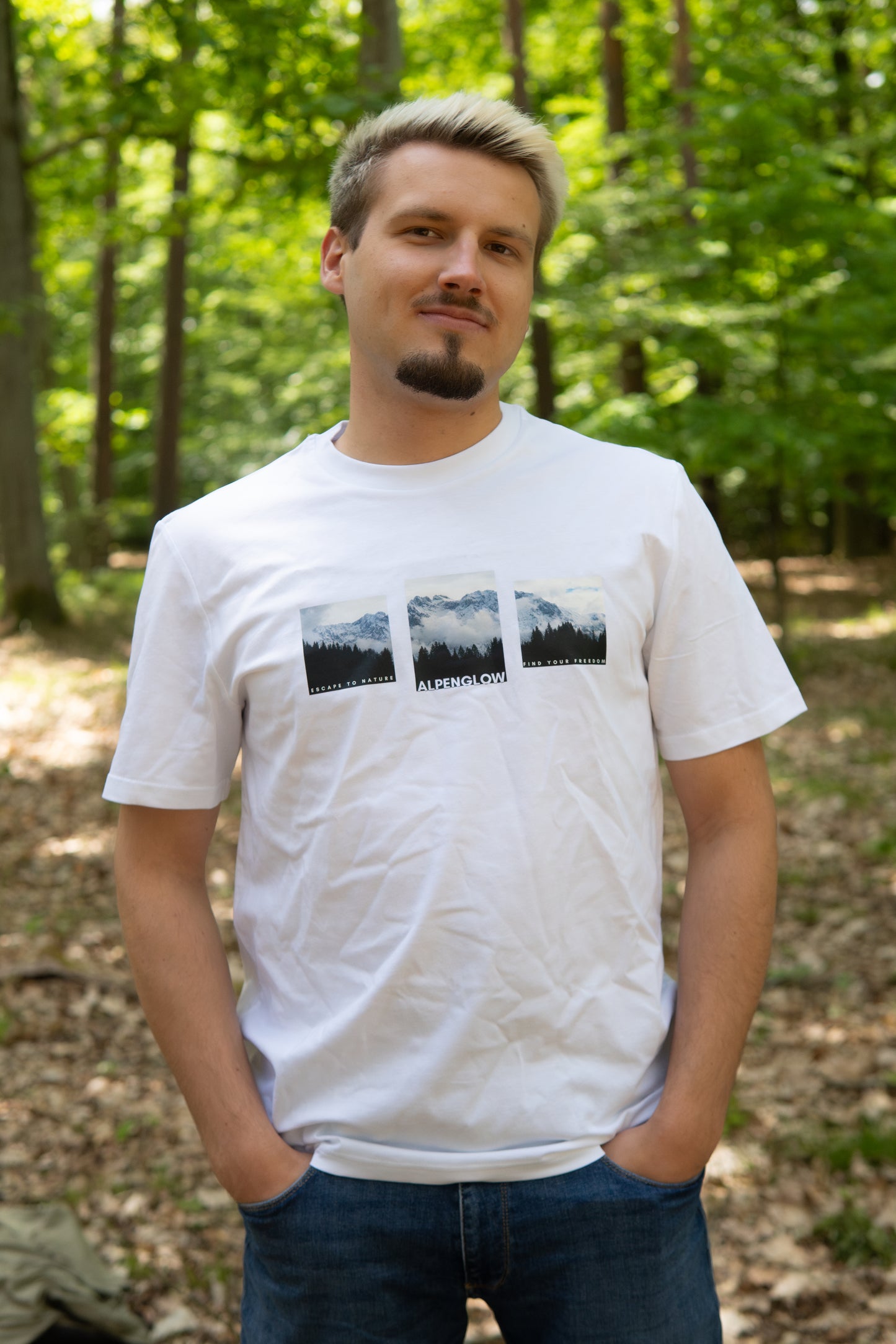 "Bergcollage" - Alpenglow T-Shirt mit Visual Print