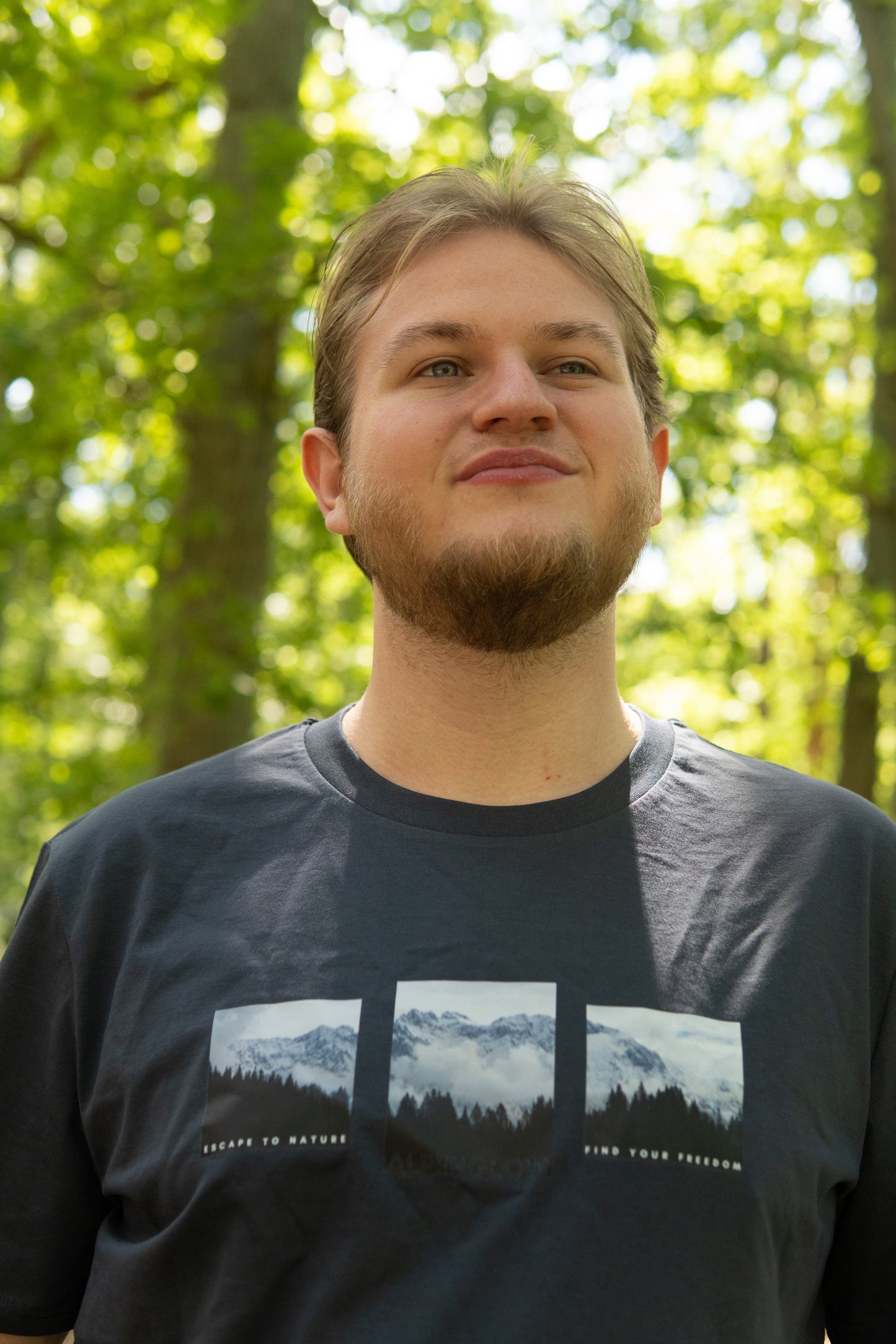 "Bergcollage" - Alpenglow T-Shirt mit Visual Print