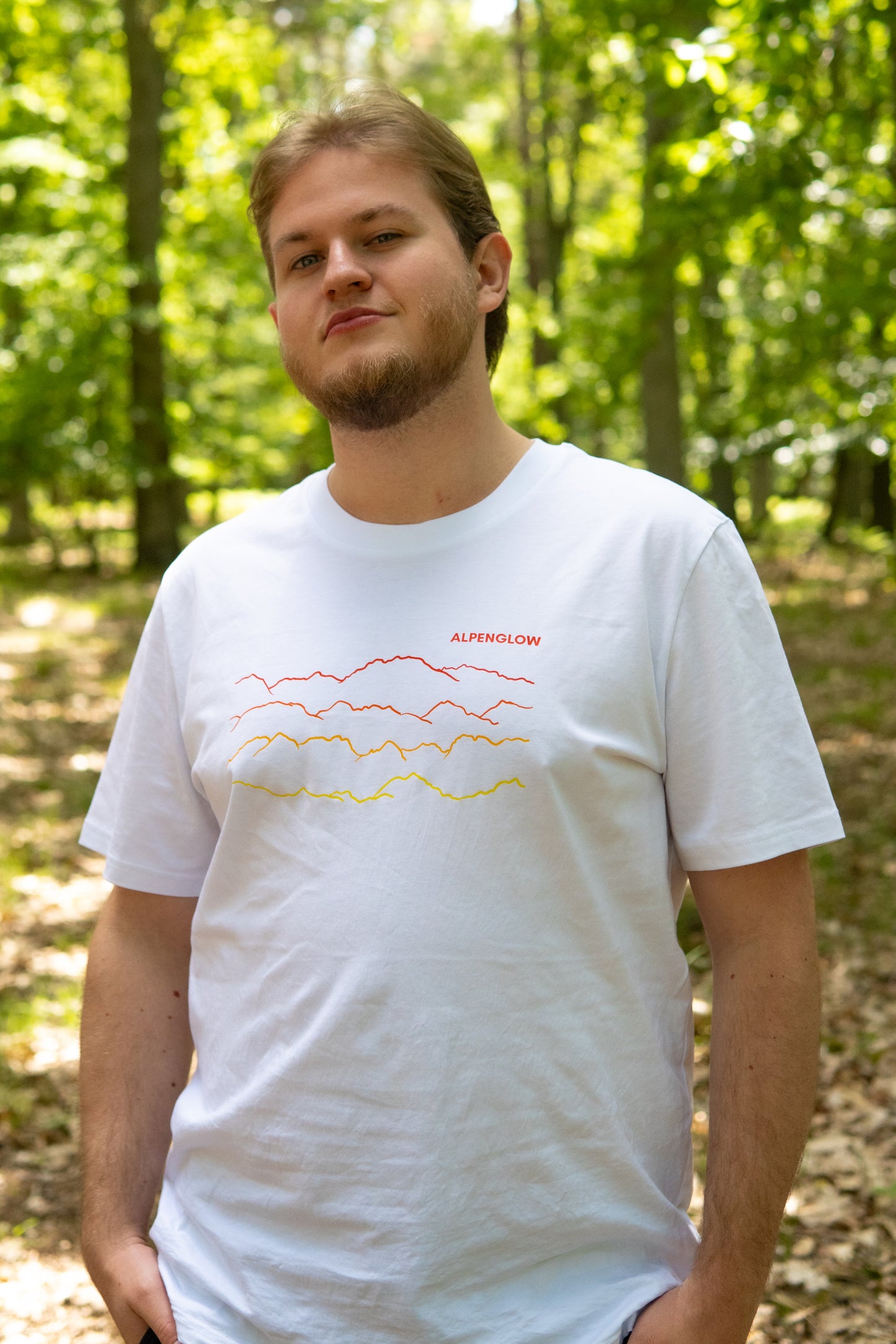 "Berglinien" - Alpenglow T-Shirt mit Visual Print