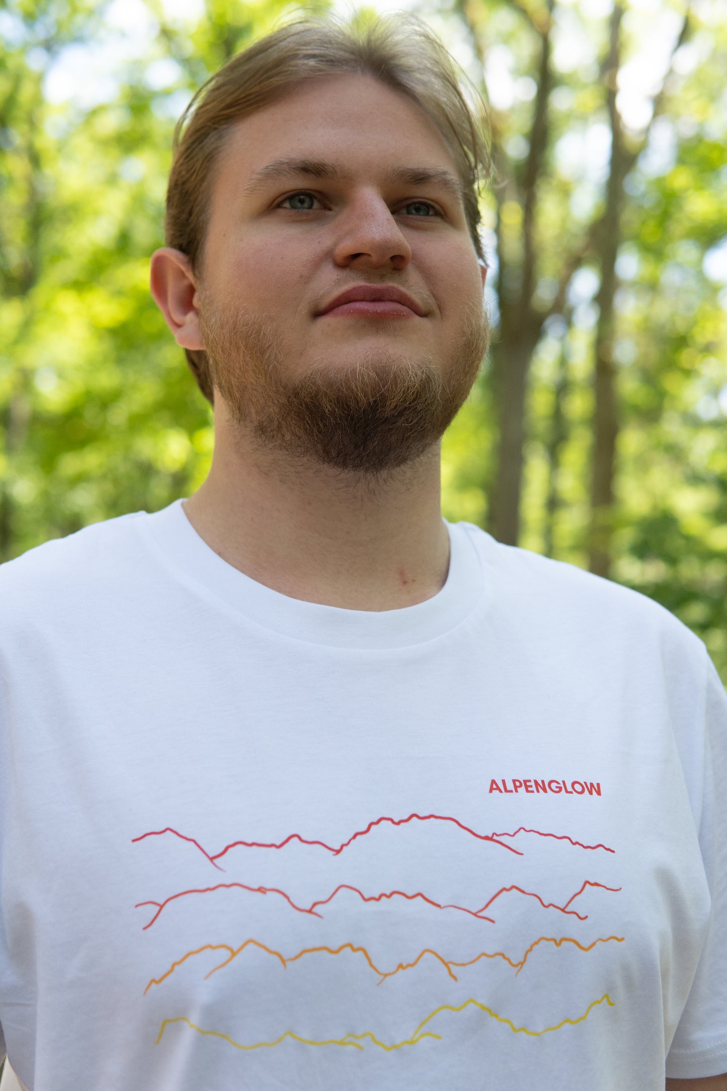 "Berglinien" - Alpenglow T-Shirt mit Visual Print