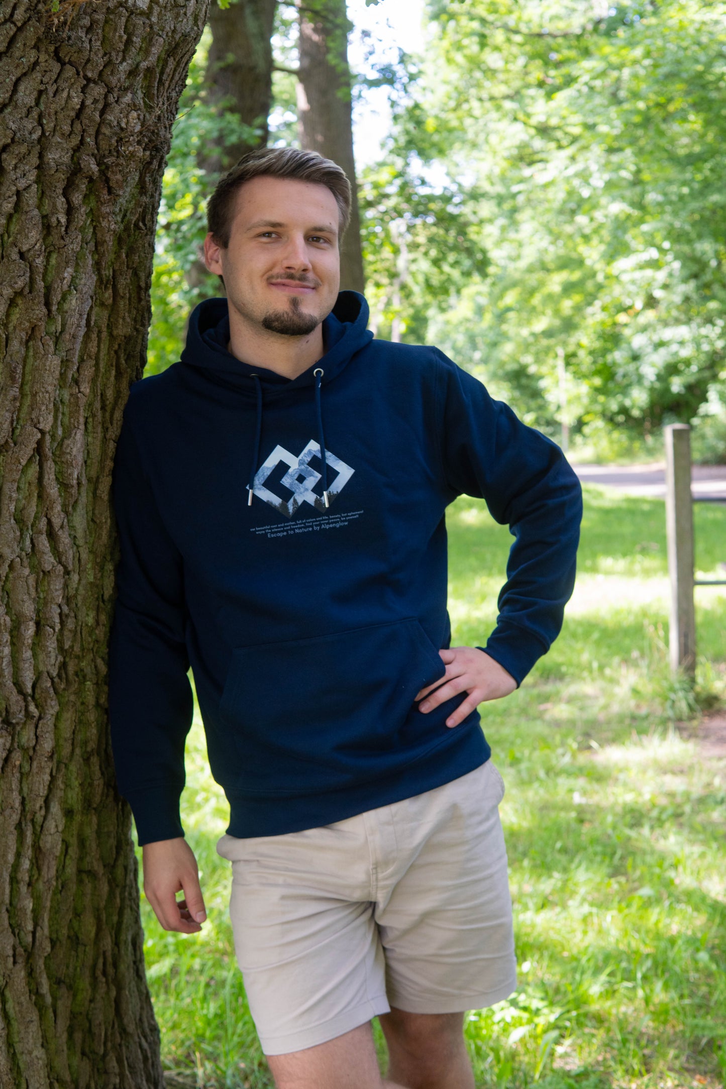 "Karwendel-Rauten" - Alpenglow Hoodie mit Visual Print