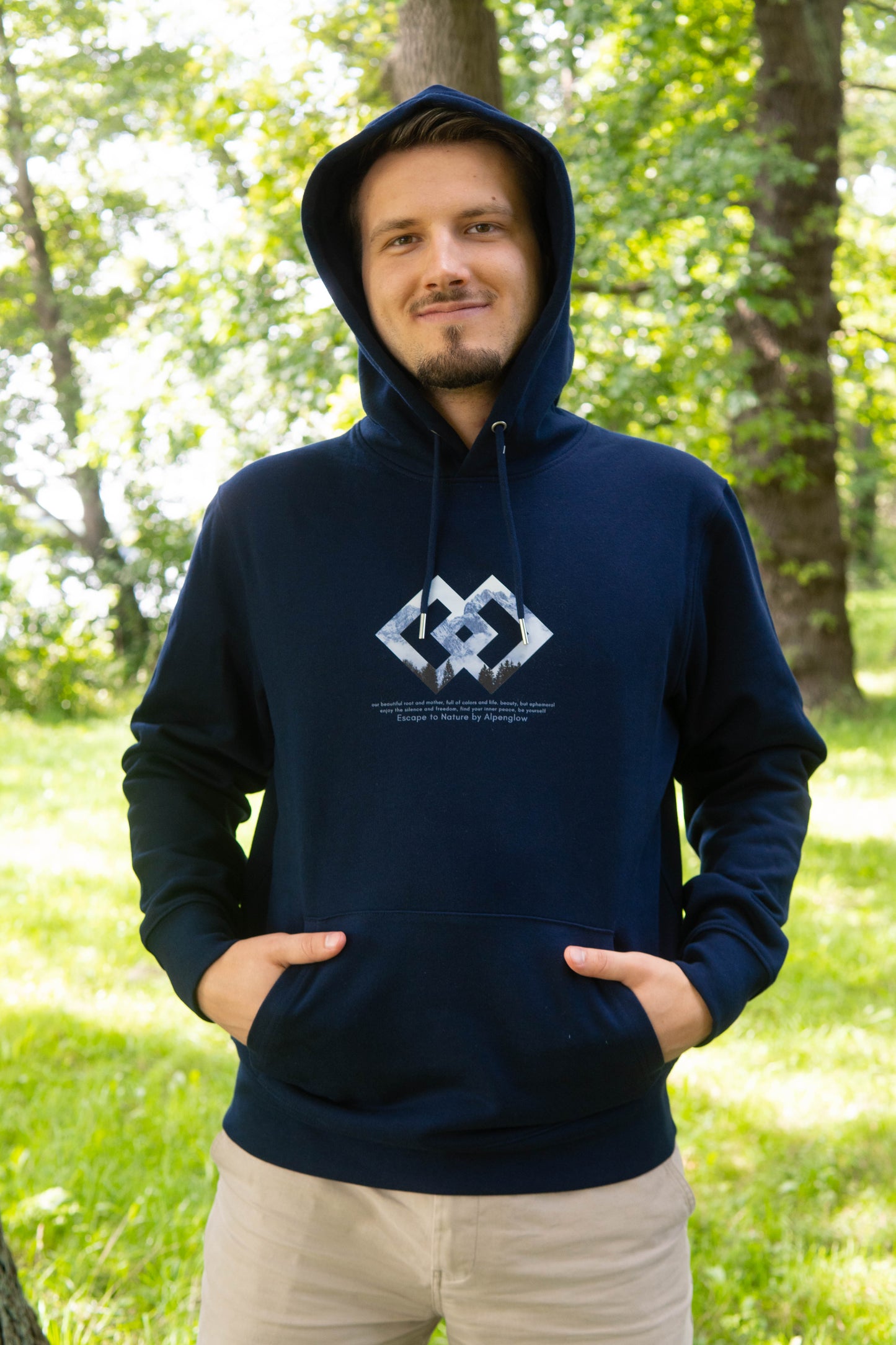 "Karwendel-Rauten" - Alpenglow Hoodie mit Visual Print