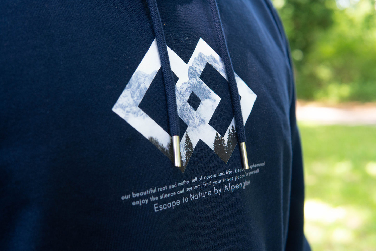 "Karwendel-Rauten" - Alpenglow Hoodie mit Visual Print